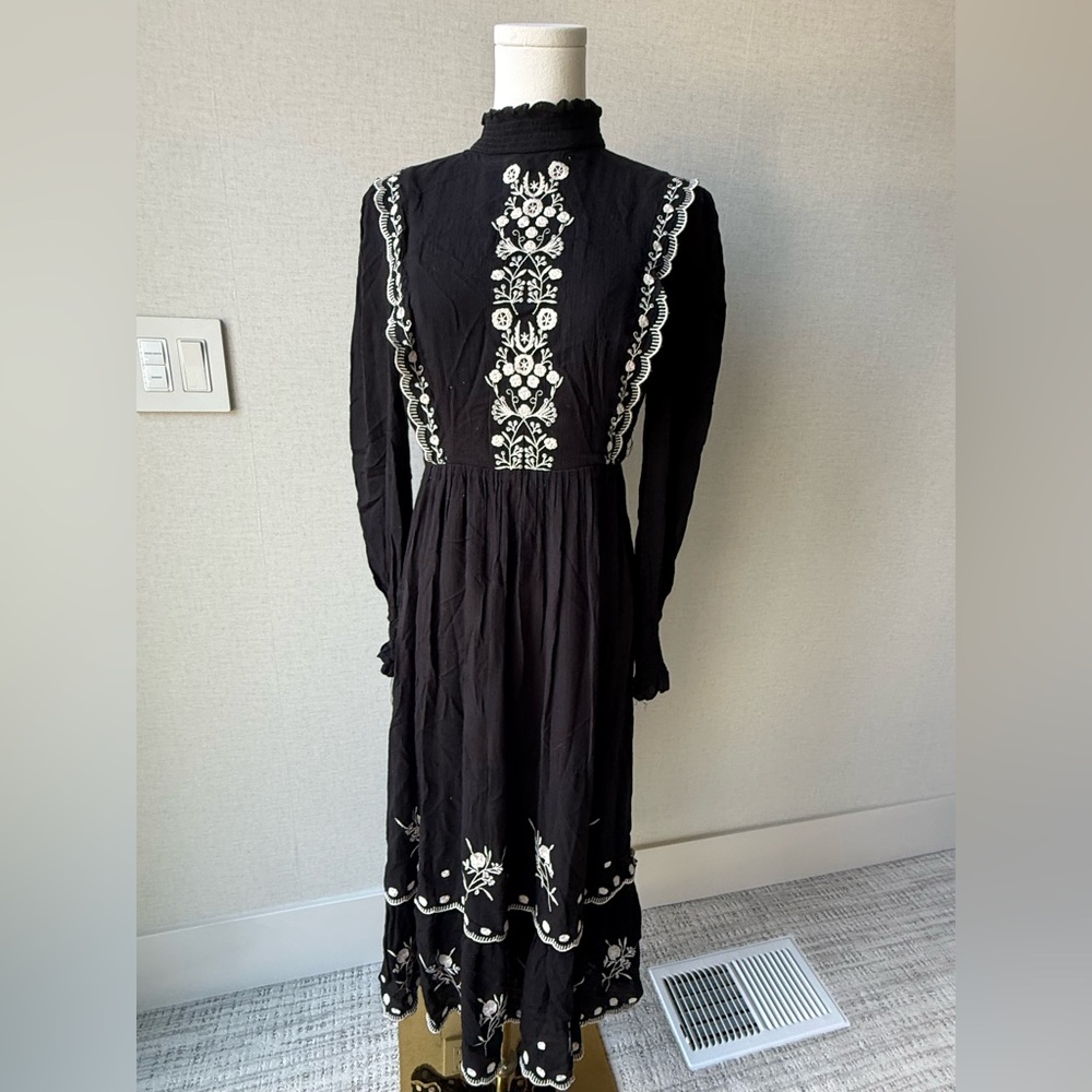 Black Long-Sleeve Embroidered Midi Dress